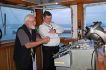 Pilote de Cherbourg (à gauche) et commandant du Ferry Diplomat
